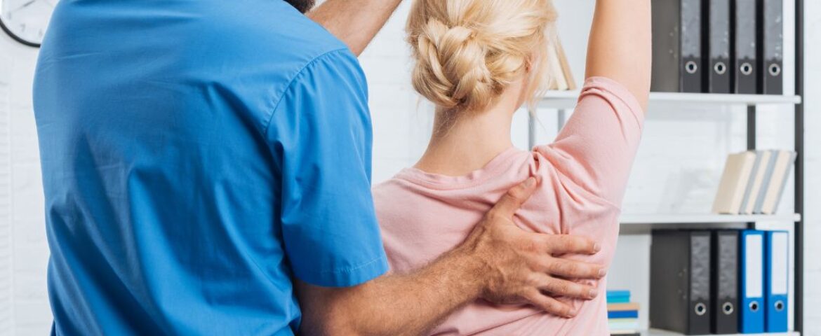 Why Approach a Scoliosis Specialist in Toronto for Treatment?
